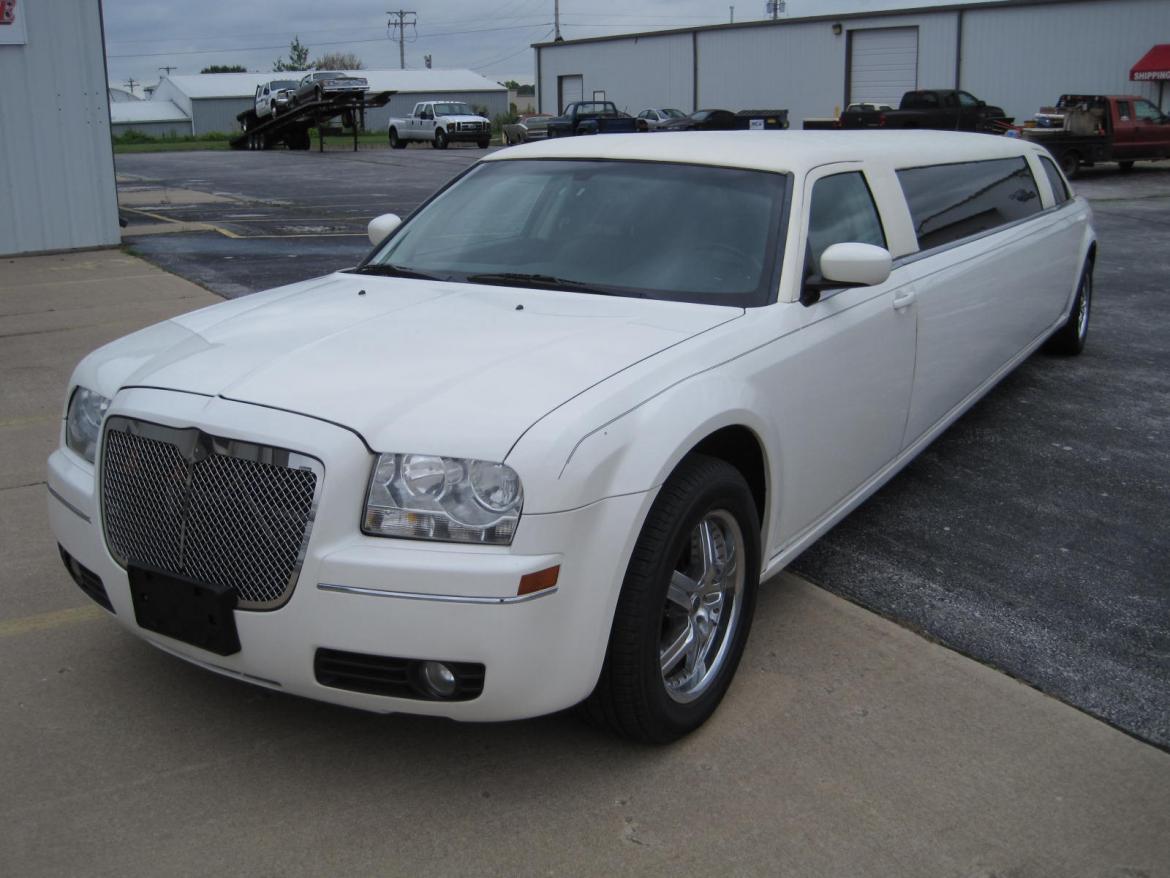 Limousine for Sale in Ozark, MO - Photo 5
