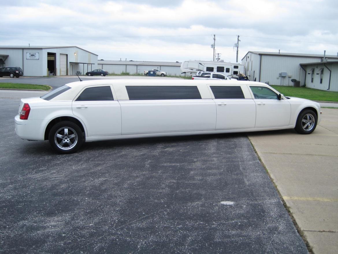Limousine for Sale in Ozark, MO - Photo 9