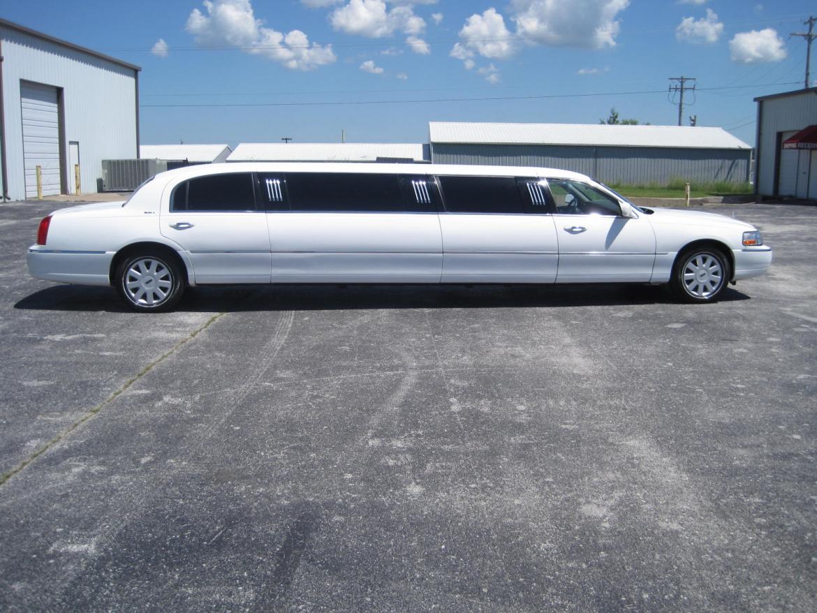 Limousine for Sale in Ozark, MO - Main Photo