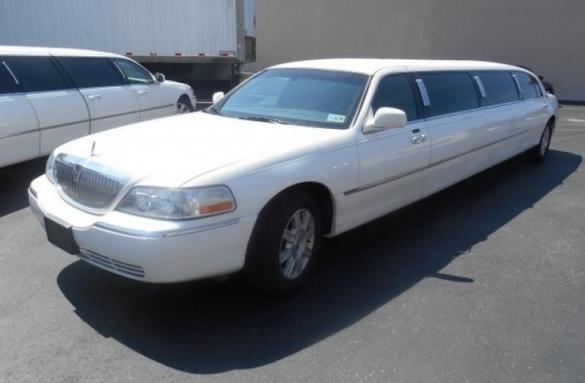 2011 Lincoln Towncar 5-Door Limousine for Sale in St Petersburg, FL - Main Photo