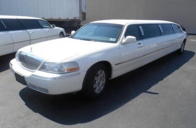 2011 Lincoln Towncar 5-Door Limousine for Sale in St Petersburg, FL