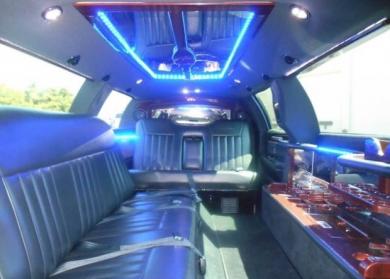 2011 DaBryan Lincoln Towncar 5-Door Limousine - Limousine for Sale in St Petersburg, FL - Photo 4