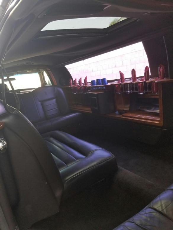 1999 Lincoln Towncar Limousine for Sale in Newport , CA - Photo 2
