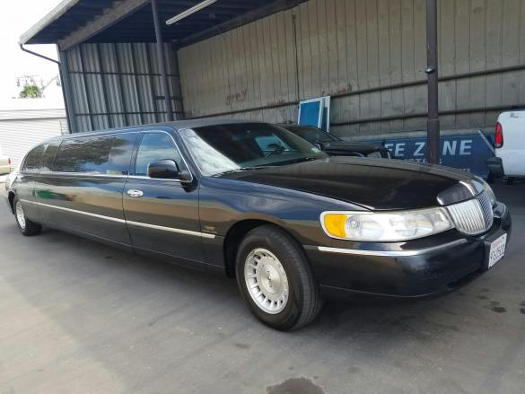 1999 Lincoln Towncar Limousine for Sale in Newport , CA - Main Photo