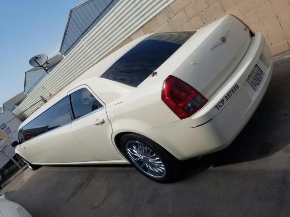 2007 Chrysler  300 L Limousine for Sale in Newport, CA - Photo 2