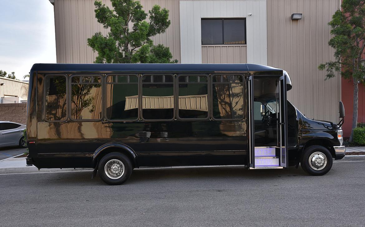 Limo Bus for Sale in fontana, CA - Photo 2