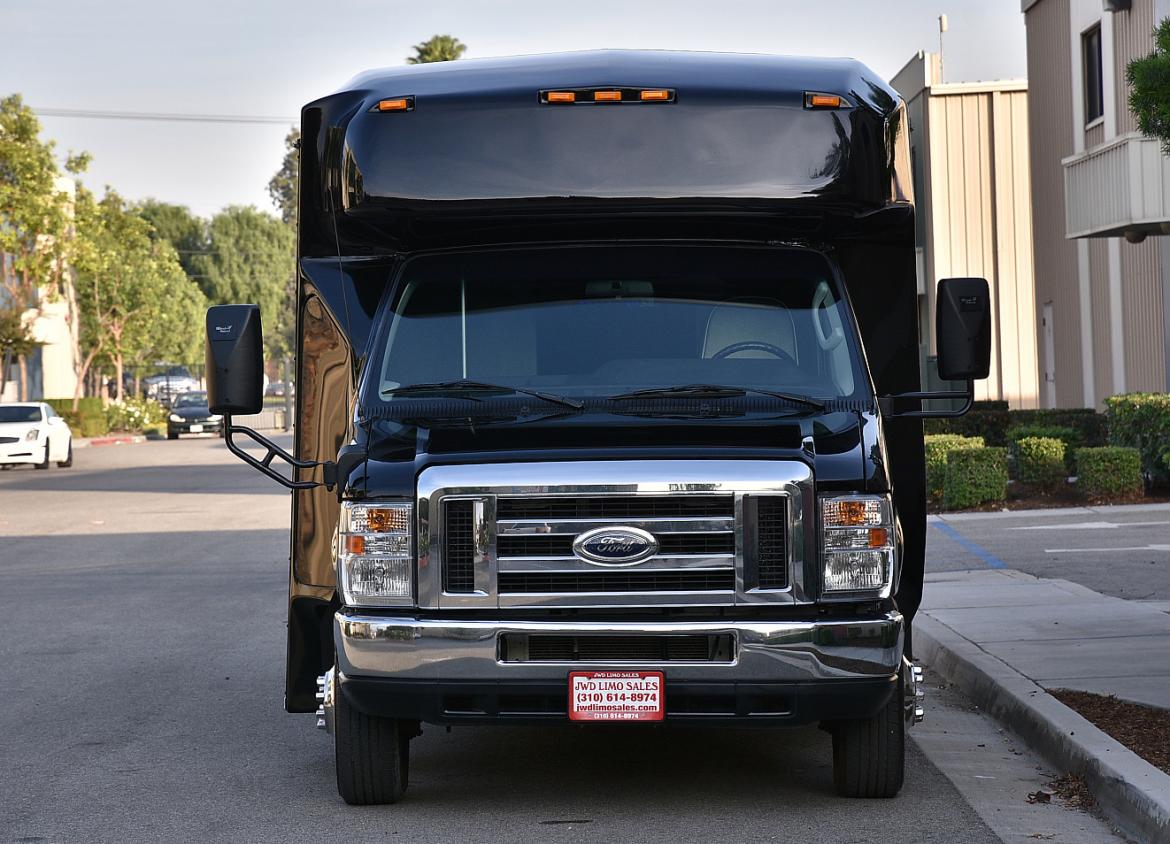 Limo Bus for Sale in fontana, CA - Photo 3