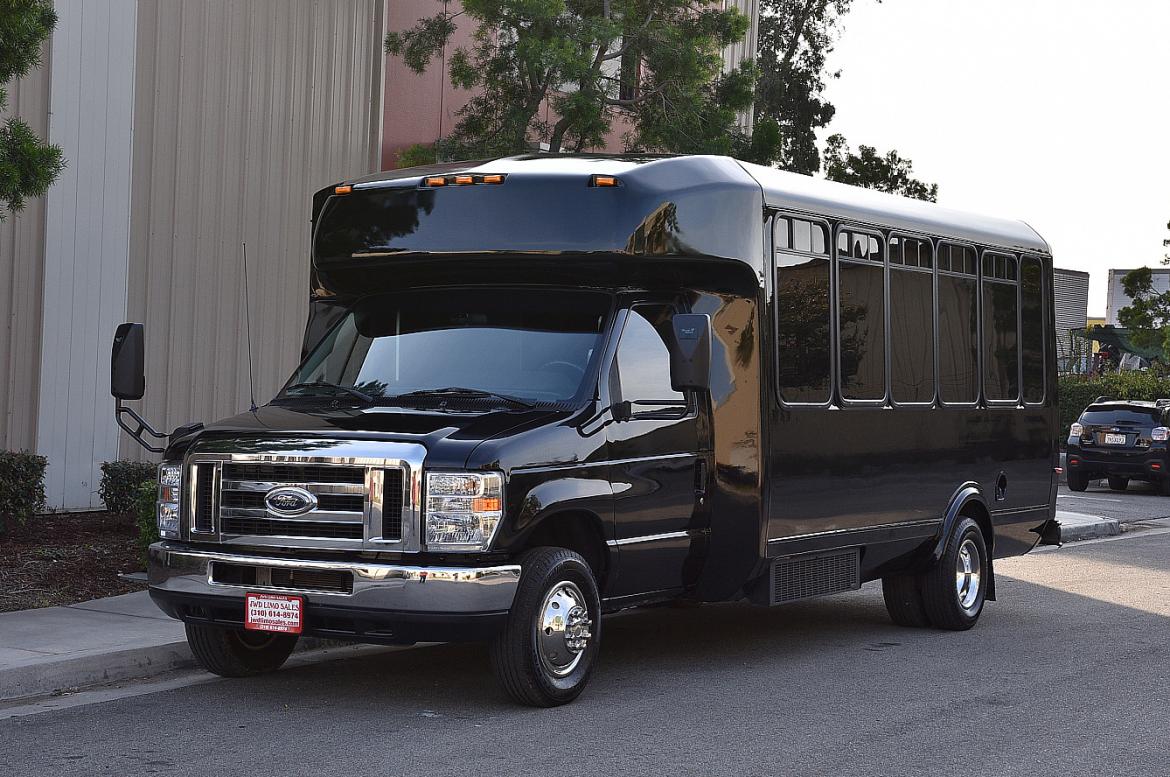 Limo Bus for Sale in fontana, CA - Photo 4
