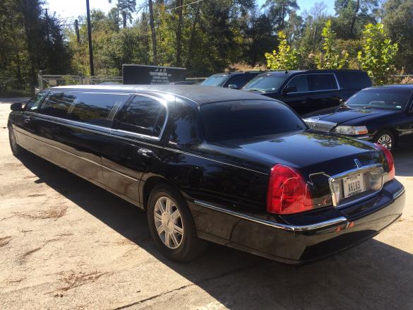 2008 Lincoln Town Car Limousine for Sale in Houston, TX - Photo 2