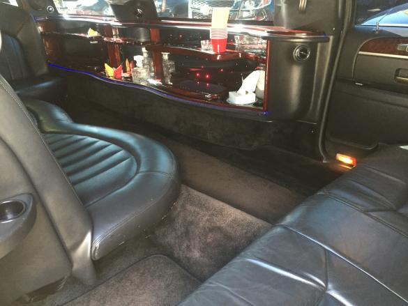 2008 Lincoln Town Car Limousine for Sale in Houston, TX - Photo 3