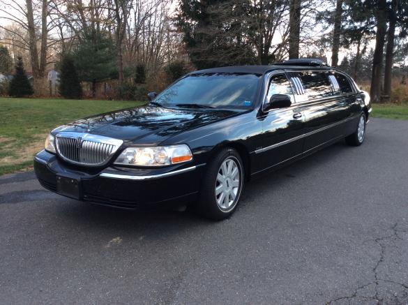 2005 Lincoln Town car Limousine for Sale in Bordentown , NJ - Photo 2