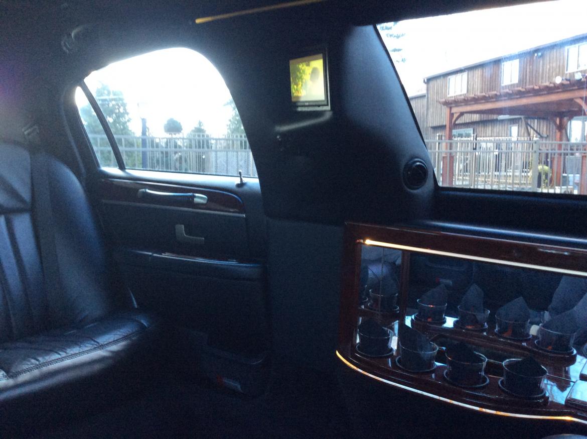 Limousine for Sale in Bordentown , NJ - Photo 14