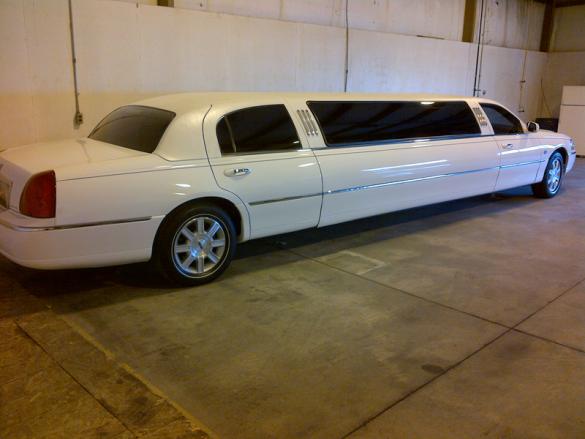 2007 Lincoln Town Car Sedan for Sale in Trenton, NJ - Photo 2