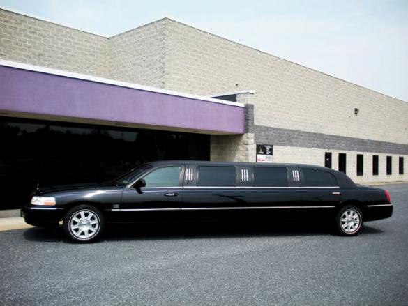 2007 Lincoln Lincoln Town Car (254) Sedan for Sale in Trenton, NJ - Photo 2