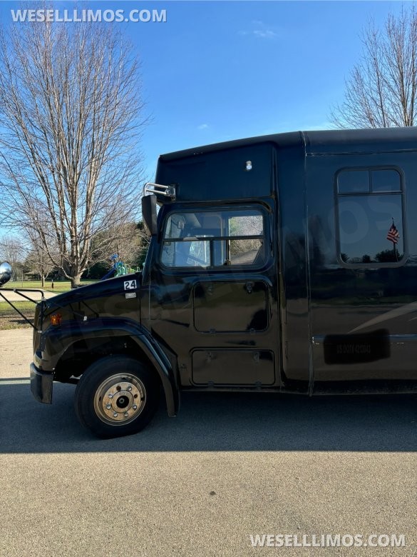 2004 Freightliner Bus Limo Bus for Sale in Kieler, WI - Photo 3