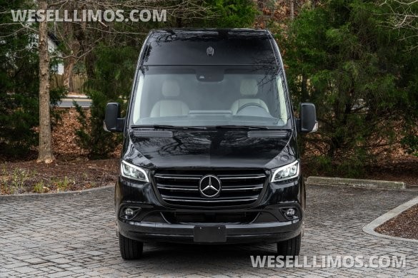 2021 Mercedes-Benz 3500XD Ultimate Coach Sprinter for Sale in Norcross, GA - Photo 2