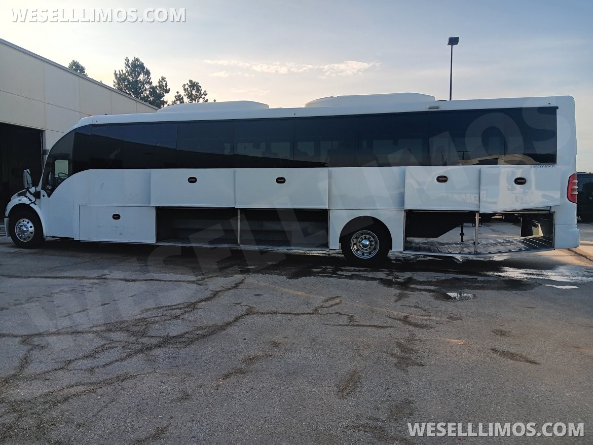 Motorcoach for Sale in Springfield, MO - Photo 5