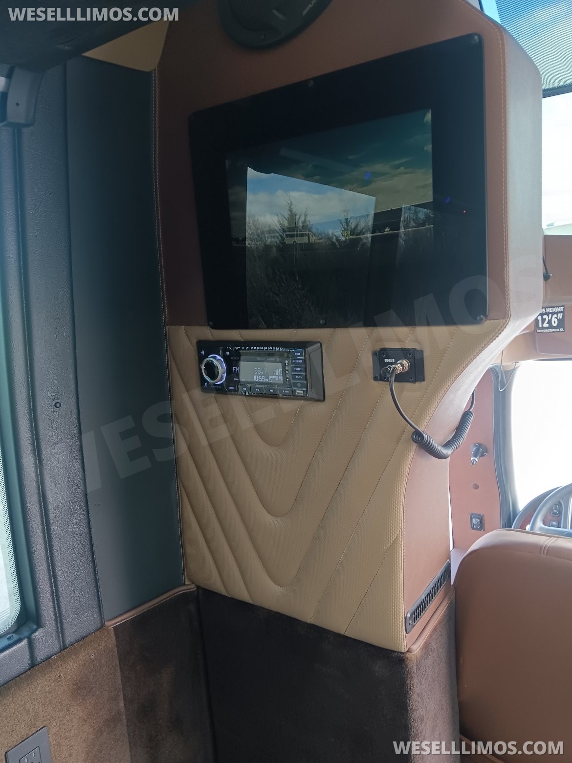 Motorcoach for Sale in Springfield, MO - Photo 11