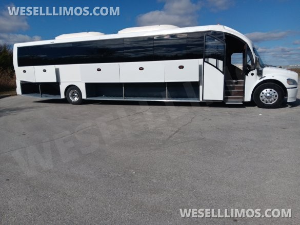 2019 Freightliner M2 Motorcoach for Sale in Springfield, MO - Photo 2