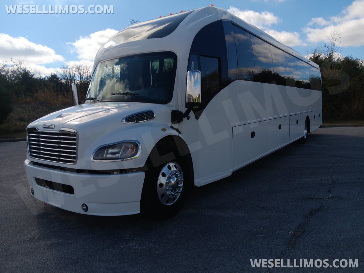 Motorcoach for Sale in Springfield, MO - Photo 3