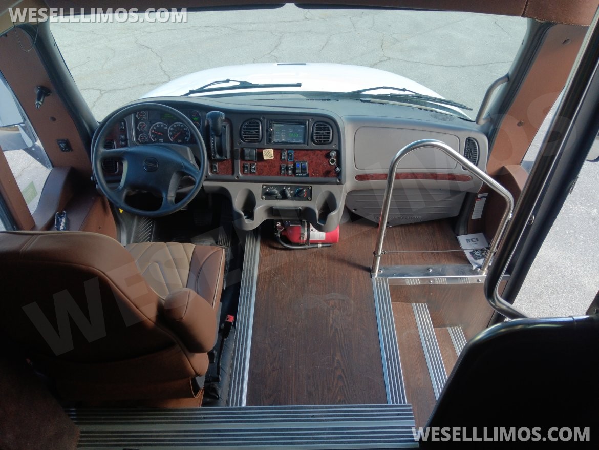 Motorcoach for Sale in Springfield, MO - Photo 10