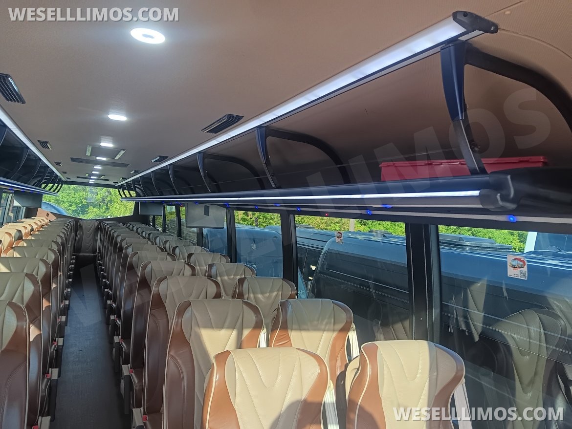 Motorcoach for Sale in Springfield, MO - Photo 13