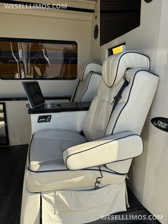 2011 Mercedes-Benz 2500 Sprinter for Sale in Laguna Niguel, CA - Photo 3