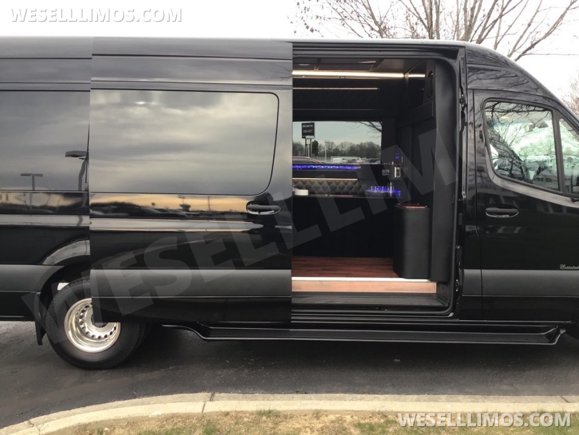 Limousine for Sale in Troy, OH - Photo 12