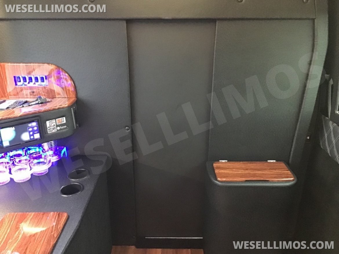 Limousine for Sale in Troy, OH - Photo 15