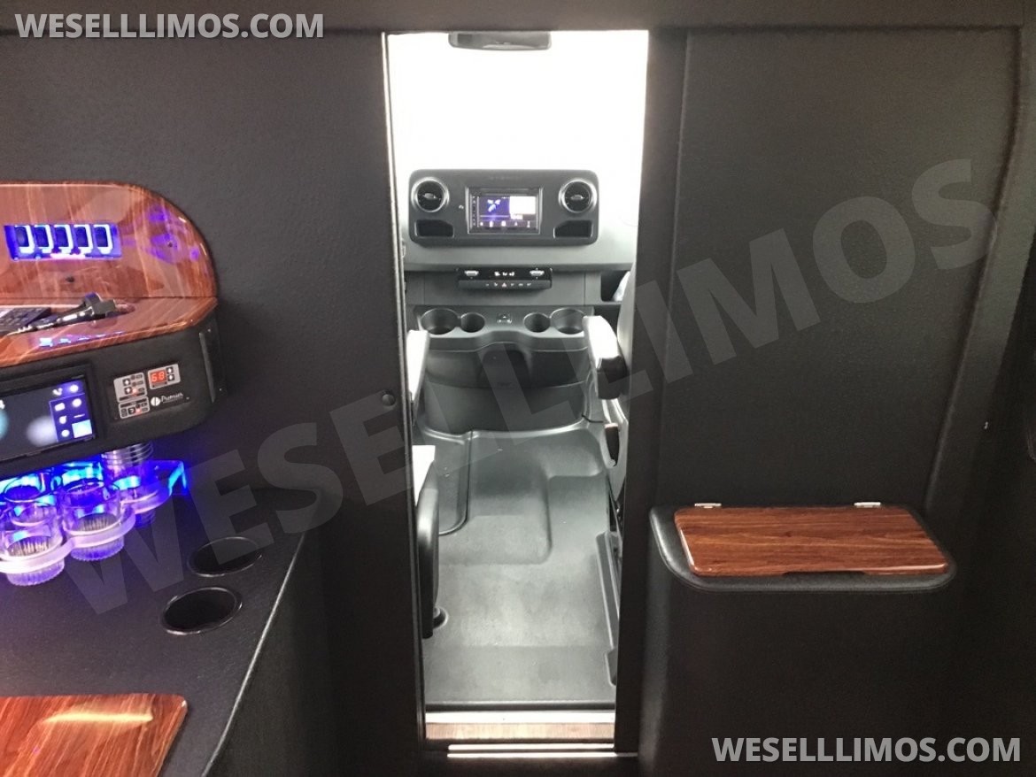 Limousine for Sale in Troy, OH - Photo 16