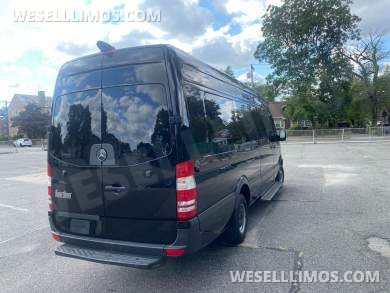 2017 Smartliner Mercedes-Benz Sprinter Sprinter - Sprinter for Sale in Baldwin, NY - Photo 9