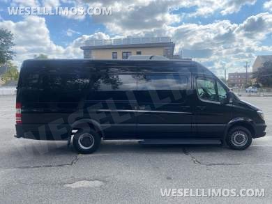 2017 Smartliner Mercedes-Benz Sprinter Sprinter - Sprinter for Sale in Baldwin, NY - Photo 11