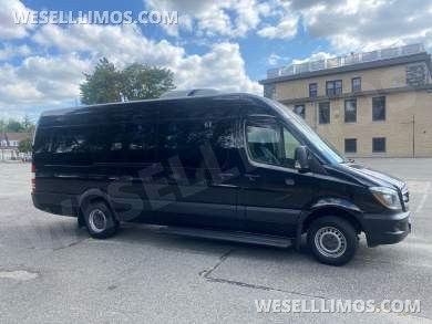 2017 Smartliner Mercedes-Benz Sprinter Sprinter - Sprinter for Sale in Baldwin, NY - Photo 12