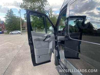 2017 Smartliner Mercedes-Benz Sprinter Sprinter - Sprinter for Sale in Baldwin, NY - Photo 15