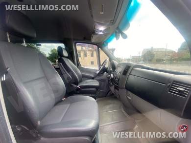 2017 Smartliner Mercedes-Benz Sprinter Sprinter - Sprinter for Sale in Baldwin, NY - Photo 22