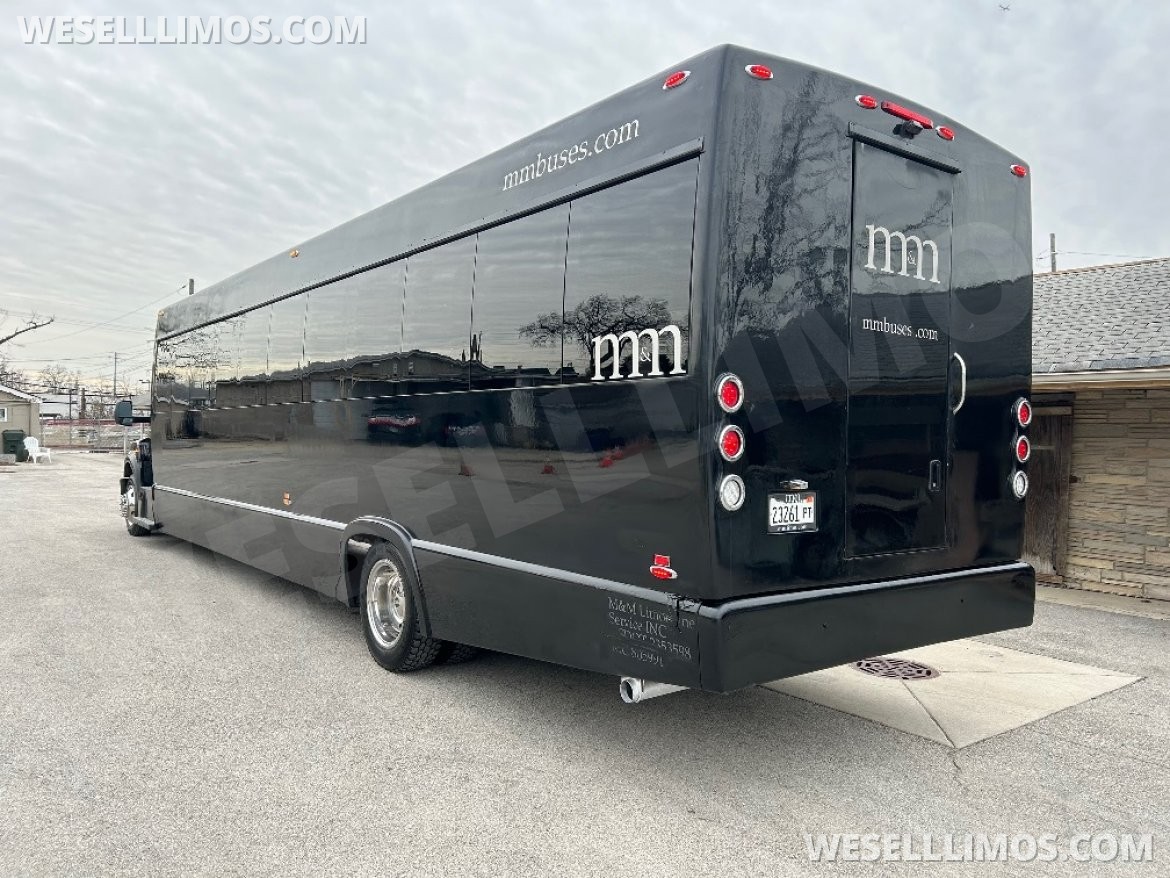 Limo Bus for Sale in Chicago, IL - Photo 4