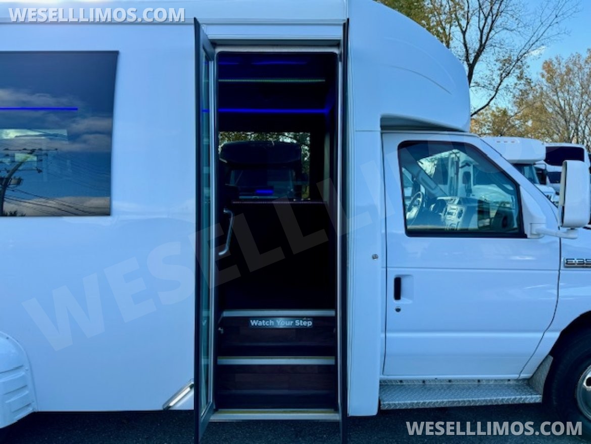 Limo Bus for Sale in Erie, PA - Photo 4