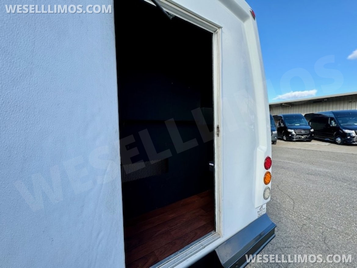 Limo Bus for Sale in Erie, PA - Photo 6