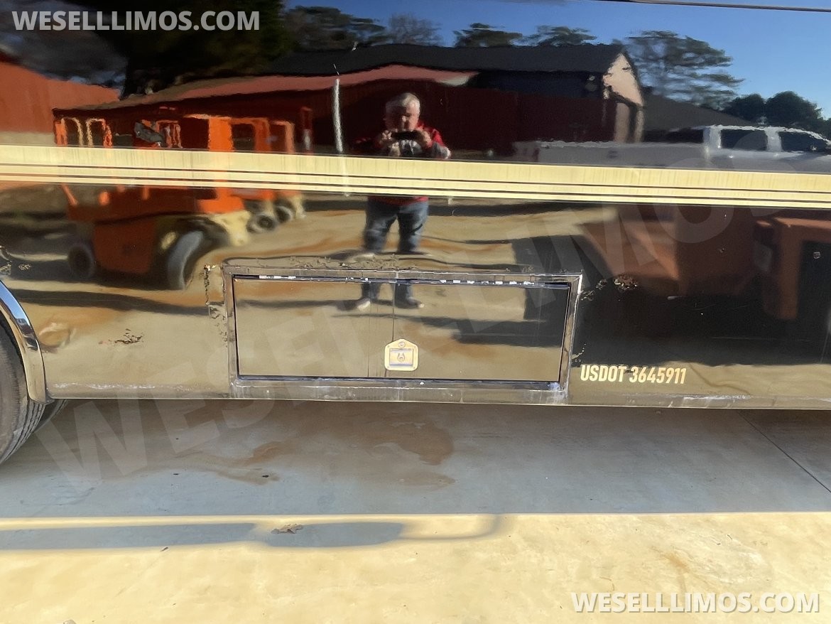 Limo Bus for Sale in Canton, GA - Photo 18
