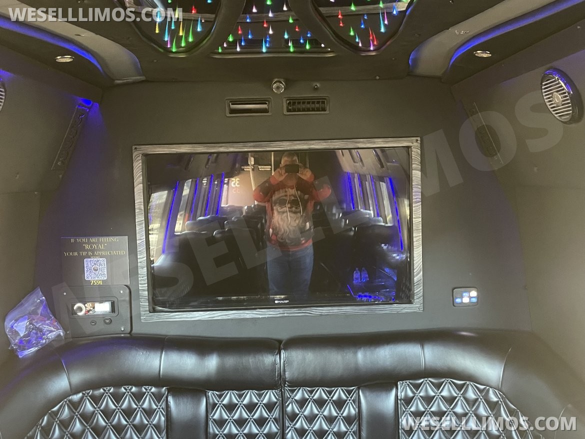 Limo Bus for Sale in Canton, GA - Photo 5