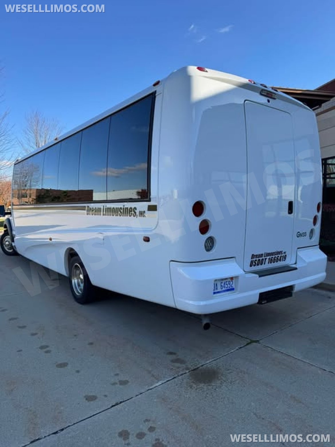 Limo Bus for Sale in Shelby Twp, MI - Photo 3
