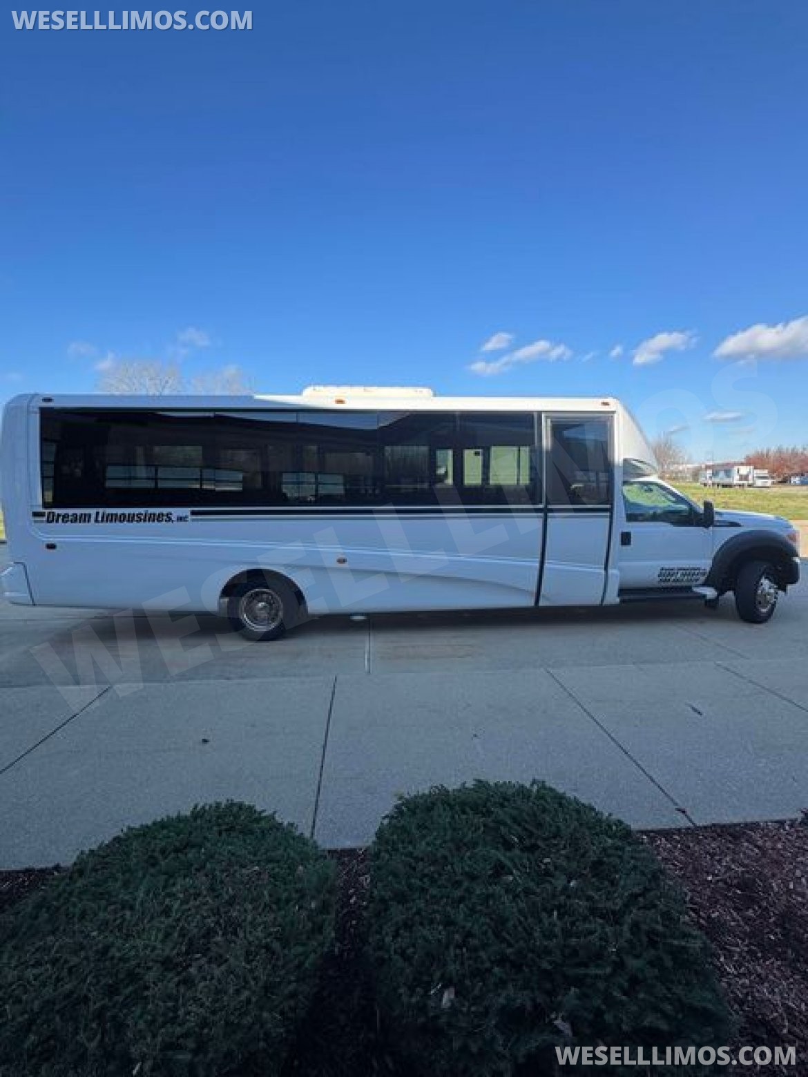 Limo Bus for Sale in Shelby Twp, MI - Photo 7