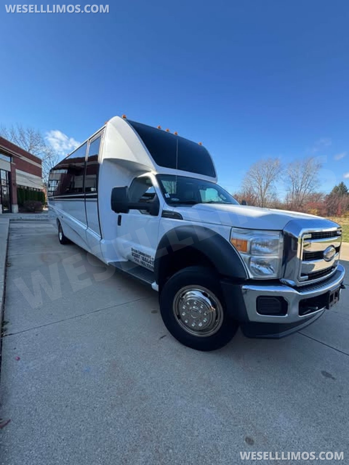 Limo Bus for Sale in Shelby Twp, MI - Photo 8