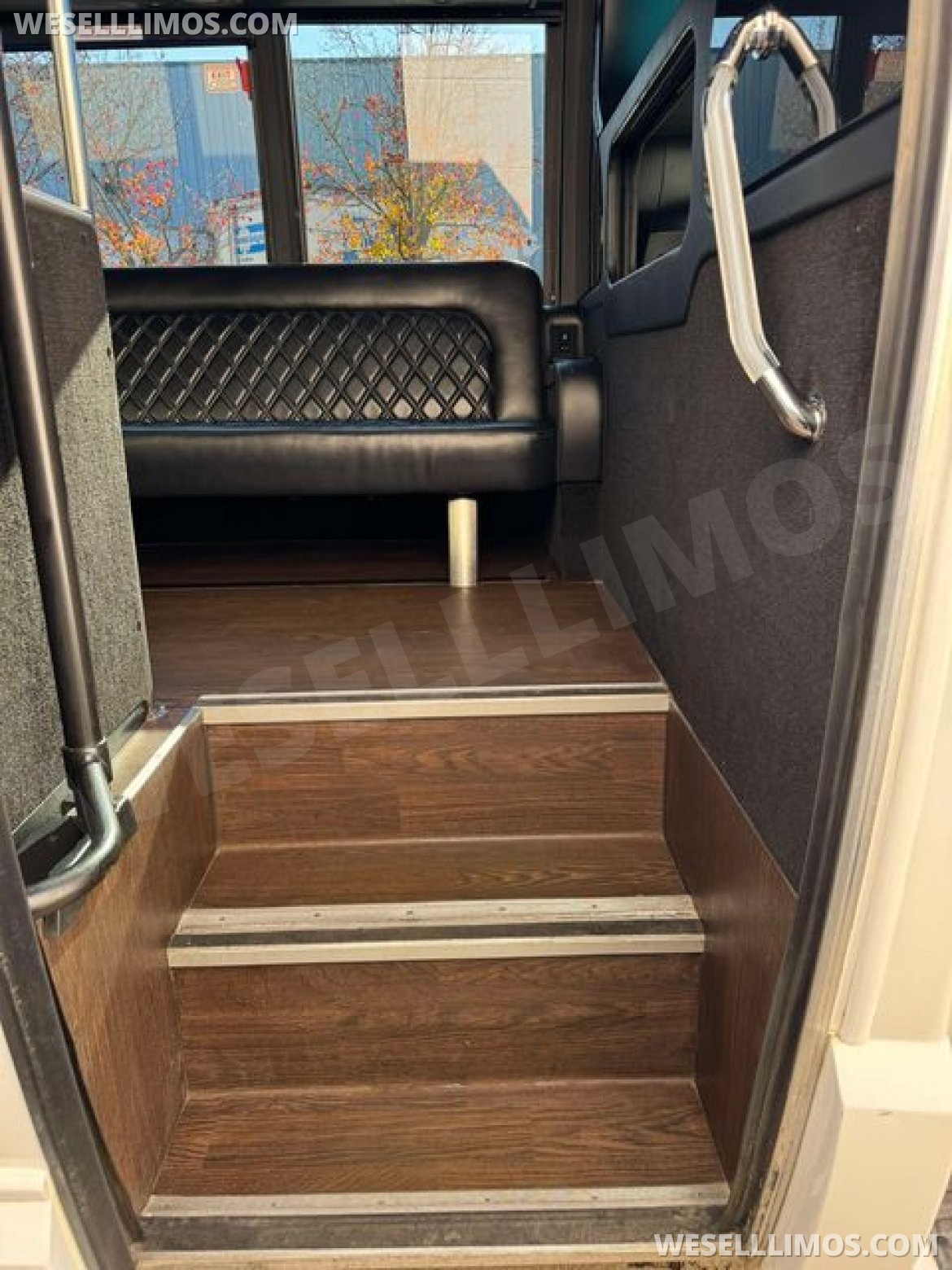 Limo Bus for Sale in Shelby Twp, MI - Photo 15