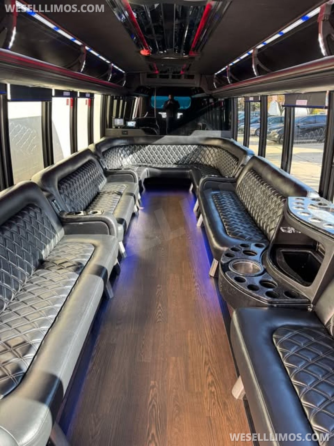 Limo Bus for Sale in Shelby Twp, MI - Photo 16