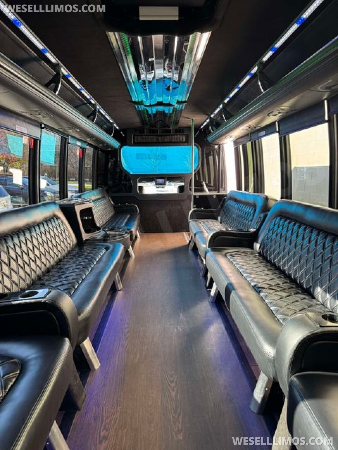 Limo Bus for Sale in Shelby Twp, MI - Photo 19