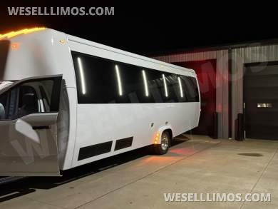 Party Bus/Limo Bus 35 Passenger LGE Coachworks F600 Brand New - Limo Bus for Sale in North East, PA - Photo 18