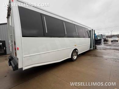 Party Bus/Limo Bus 35 Passenger LGE Coachworks F600 Brand New - Limo Bus for Sale in North East, PA - Photo 19