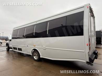 Party Bus/Limo Bus 35 Passenger LGE Coachworks F600 Brand New - Limo Bus for Sale in North East, PA - Photo 20