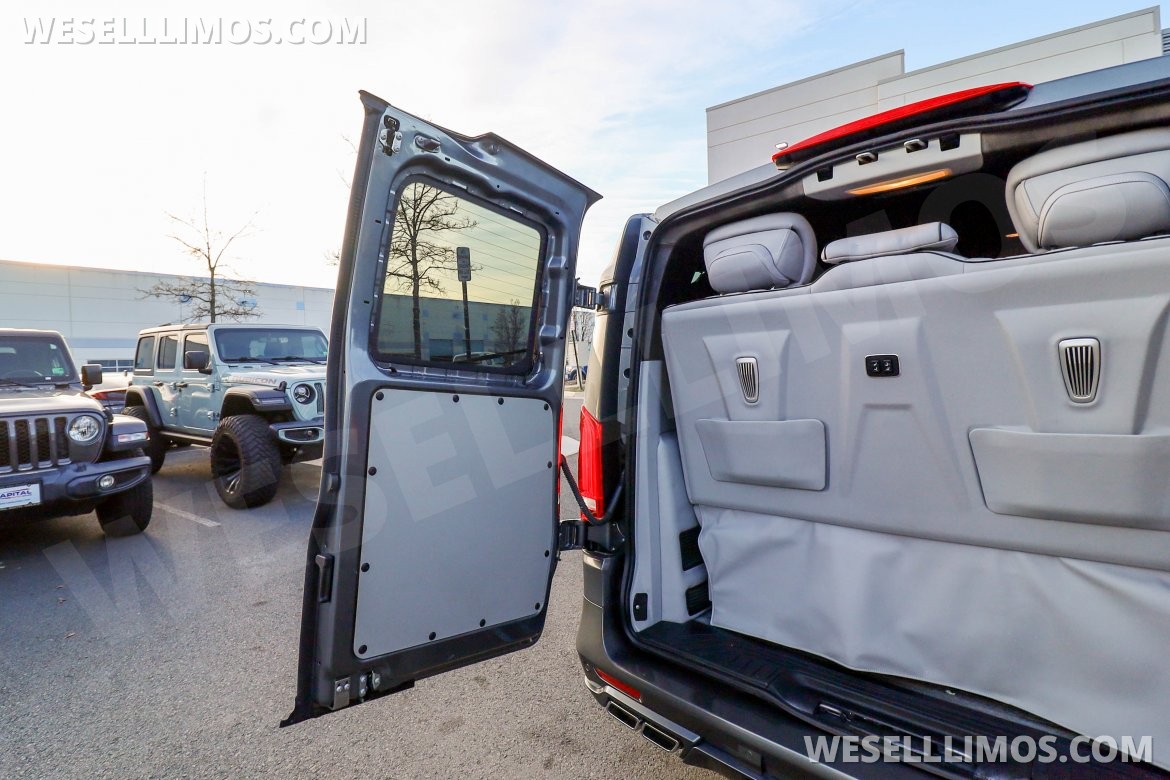 CEO SUV Mobile Office for Sale in Chantilly, VA - Photo 12